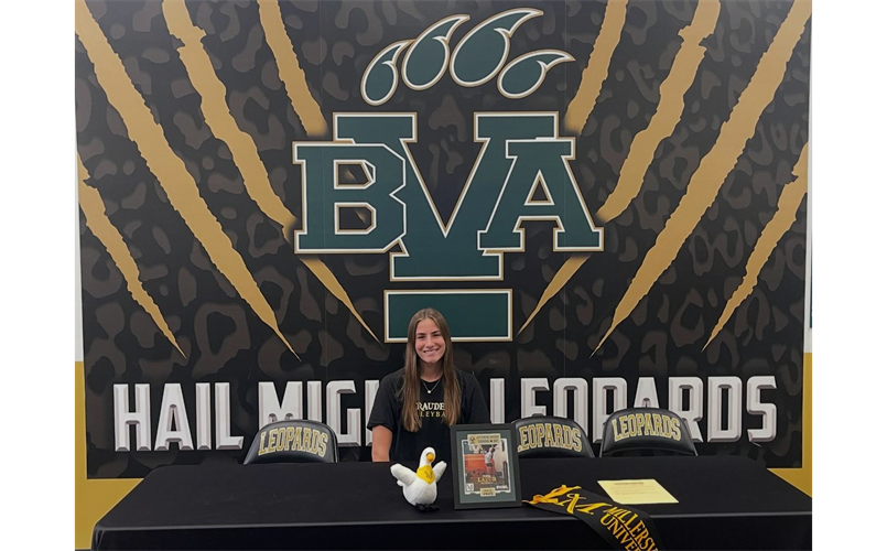 Hailey Lazur (18 Purple) signs with Millersville!